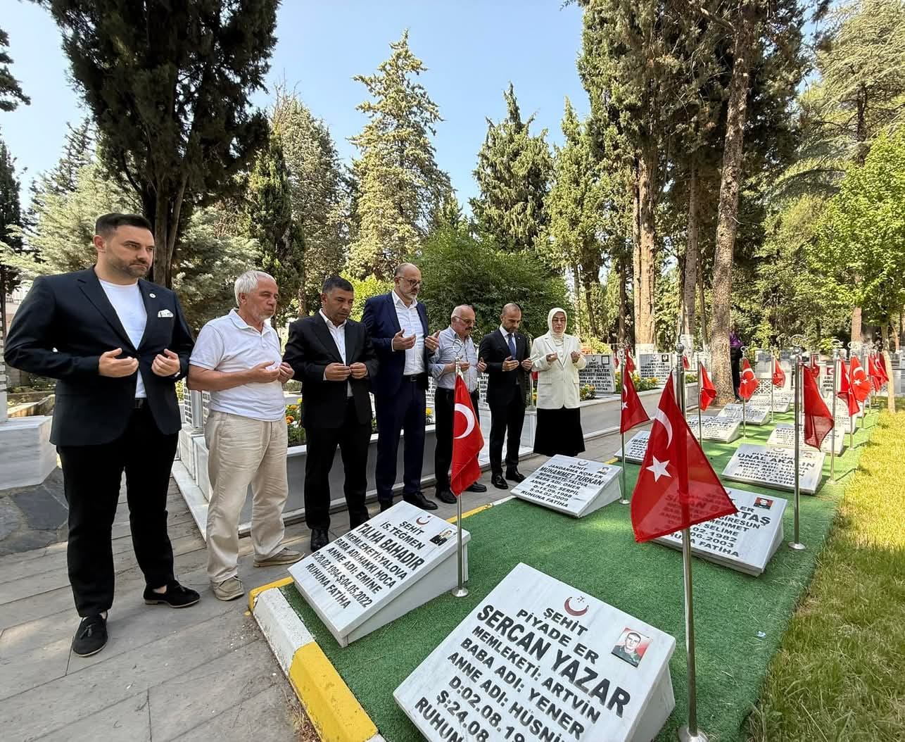 Yalova'da Bayram Sevinci: Milletvekilleri Akyol ve Büyükgümüş’ten Yoğun Bayram Mesaisi