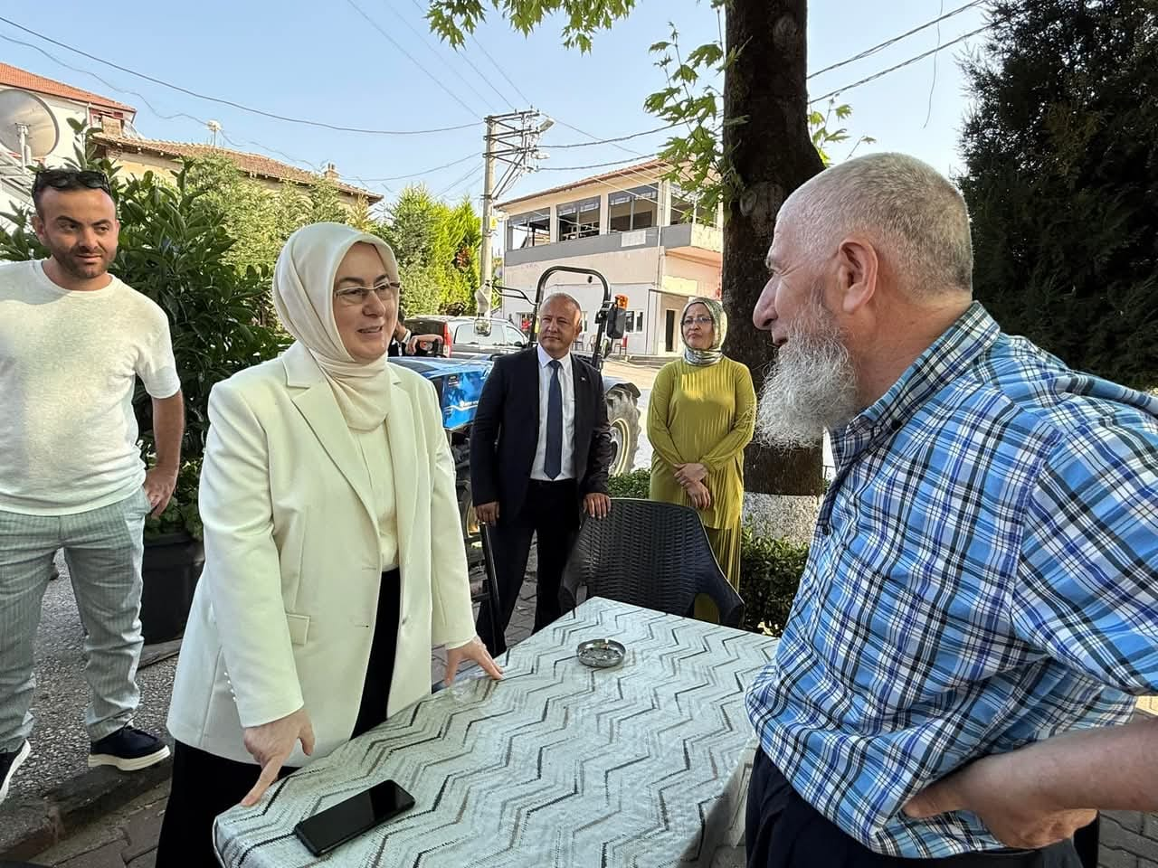 Yalova'da Bayram Sevinci: Milletvekilleri Akyol ve Büyükgümüş’ten Yoğun Bayram Mesaisi