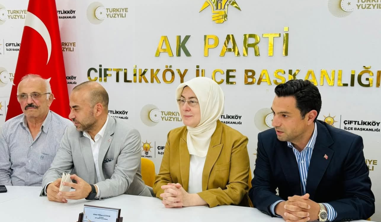 AK Parti Yalova Teşkilatından Bayram Mesaisi: Milletvekili Meliha Akyol ve Parti Heyeti İlçeleri Ziyaret Etti 1 AK Parti Yalova Teşkilatından Bayram Mesaisi: Milletvekili Meliha Akyol ve Parti Heyeti İlçeleri Ziyaret Etti