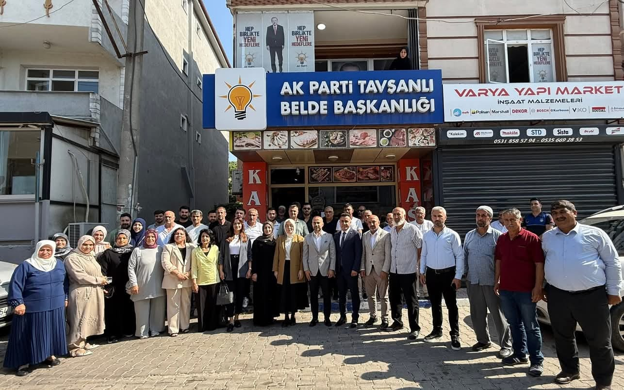 AK Parti Yalova Teşkilatından Bayram Mesaisi: Milletvekili Meliha Akyol ve Parti Heyeti İlçeleri Ziyaret Etti 4 AK Parti Yalova Teşkilatından Bayram Mesaisi: Milletvekili Meliha Akyol ve Parti Heyeti İlçeleri Ziyaret Etti