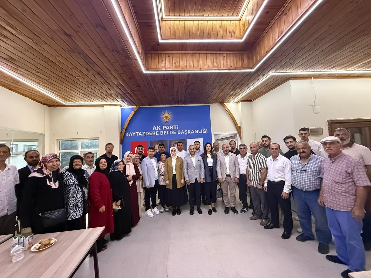 AK Parti Yalova Teşkilatından Bayram Mesaisi: Milletvekili Meliha Akyol ve Parti Heyeti İlçeleri Ziyaret Etti 5 AK Parti Yalova Teşkilatından Bayram Mesaisi: Milletvekili Meliha Akyol ve Parti Heyeti İlçeleri Ziyaret Etti