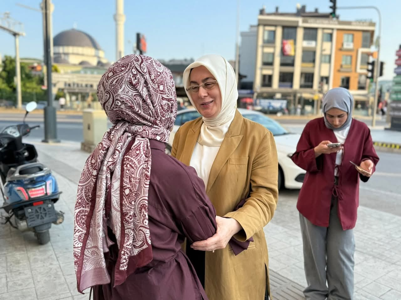 AK Parti Yalova Teşkilatından Bayram Mesaisi: Milletvekili Meliha Akyol ve Parti Heyeti İlçeleri Ziyaret Etti