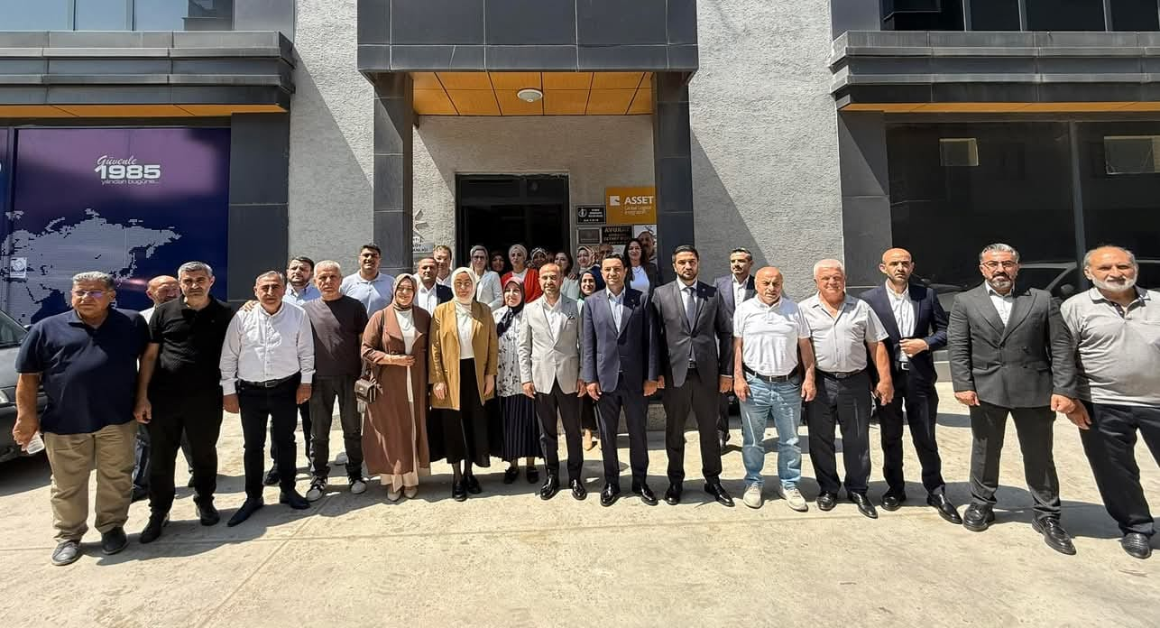 AK Parti Yalova Teşkilatından Bayram Mesaisi: Milletvekili Meliha Akyol ve Parti Heyeti İlçeleri Ziyaret Etti