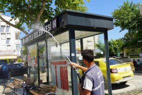 Armutlu Belediyesi'nden Halk Sağlığına Yönelik Örnek Uygulama: Yolcu Duraklarında Temizlik Seferberliği