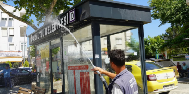 Armutlu Belediyesi'nden Halk Sağlığına Yönelik Örnek Uygulama: Yolcu Duraklarında Temizlik Seferberliği 3 Armutlu Belediyesi'nden Halk Sağlığına Yönelik Örnek Uygulama: Yolcu Duraklarında Temizlik Seferberliği