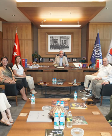 "Bir Kitap Biletin Olsun" Hareketi Yalova’da Kütüphane Kuruyor