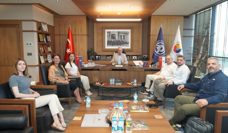 "Bir Kitap Biletin Olsun" Hareketi Yalova’da Kütüphane Kuruyor