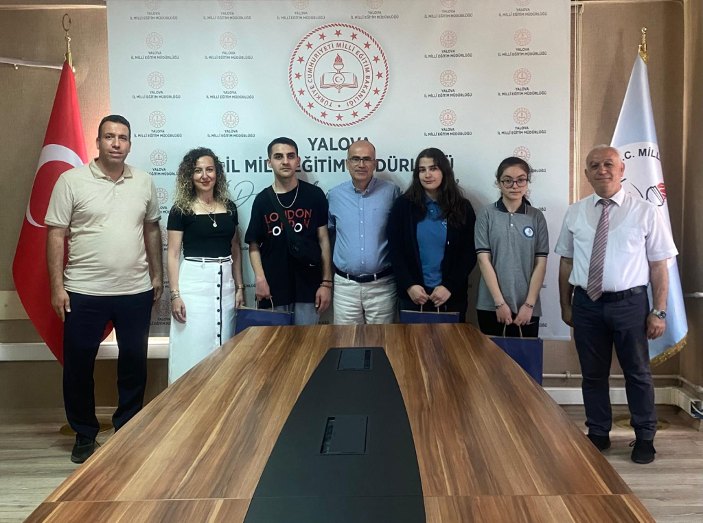 DİLİMİZİN ZENGİNLİKLERİ YARIŞMASINDA YALOVALI ÖĞRENCİLERDEN GURURLANDIRAN BAŞARI