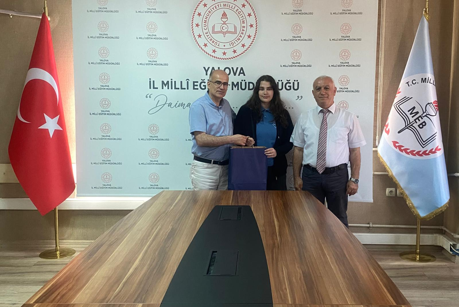 DİLİMİZİN ZENGİNLİKLERİ YARIŞMASINDA YALOVALI ÖĞRENCİLERDEN GURURLANDIRAN BAŞARI