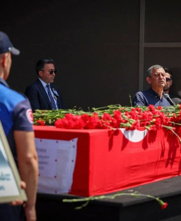 Manisa Büyükşehir Belediye Başkanı Ferdi Zeyrek, Gözyaşları Arasında Son Yolculuğuna Uğurlandı