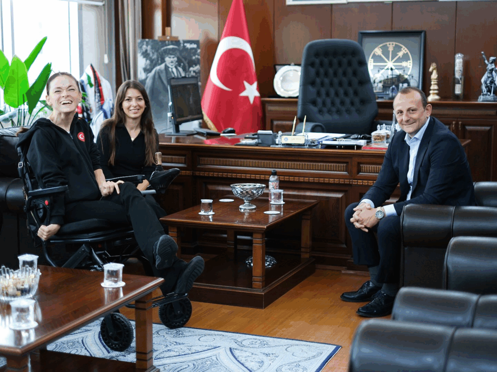 Türkiye'nin İlk Kadın Frame Running Sporcusu Canan Doğan, Başkan Adil Yele'yi Ziyaret Etti