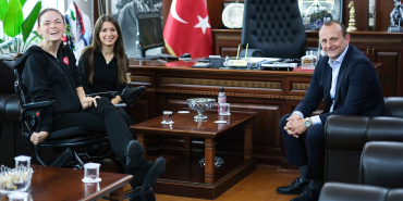 Türkiye'nin İlk Kadın Frame Running Sporcusu Canan Doğan, Başkan Adil Yele'yi Ziyaret Etti 5 Türkiye'nin İlk Kadın Frame Running Sporcusu Canan Doğan, Başkan Adil Yele'yi Ziyaret Etti