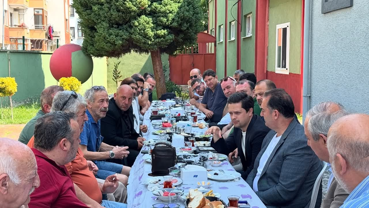 Yalovaspor’da Birlik ve Beraberlik Kahvaltısı: Eski Başkanlar ve Yöneticiler Bir Araya Geldi