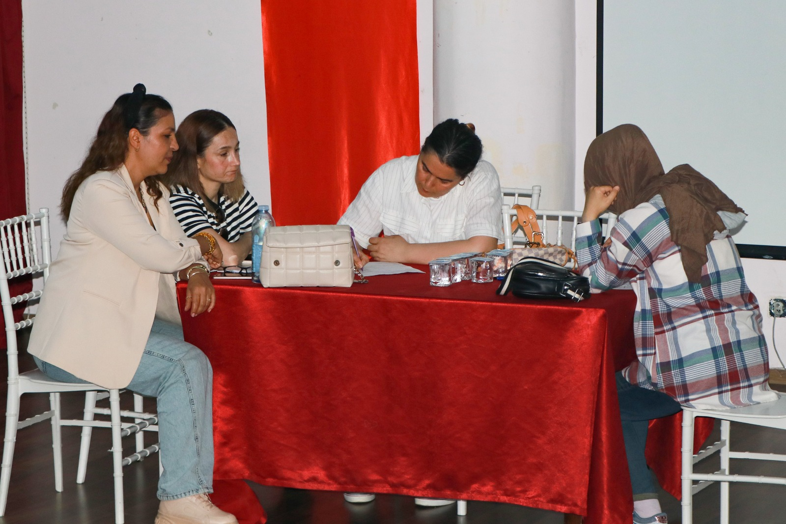 Çiftlikköy Belediyesi’nden İstihdama Büyük Destek: 9 Kişi Daha İş Sahibi Oldu 4 Çiftlikköy Belediyesi’nden İstihdama Büyük Destek: 9 Kişi Daha İş Sahibi Oldu