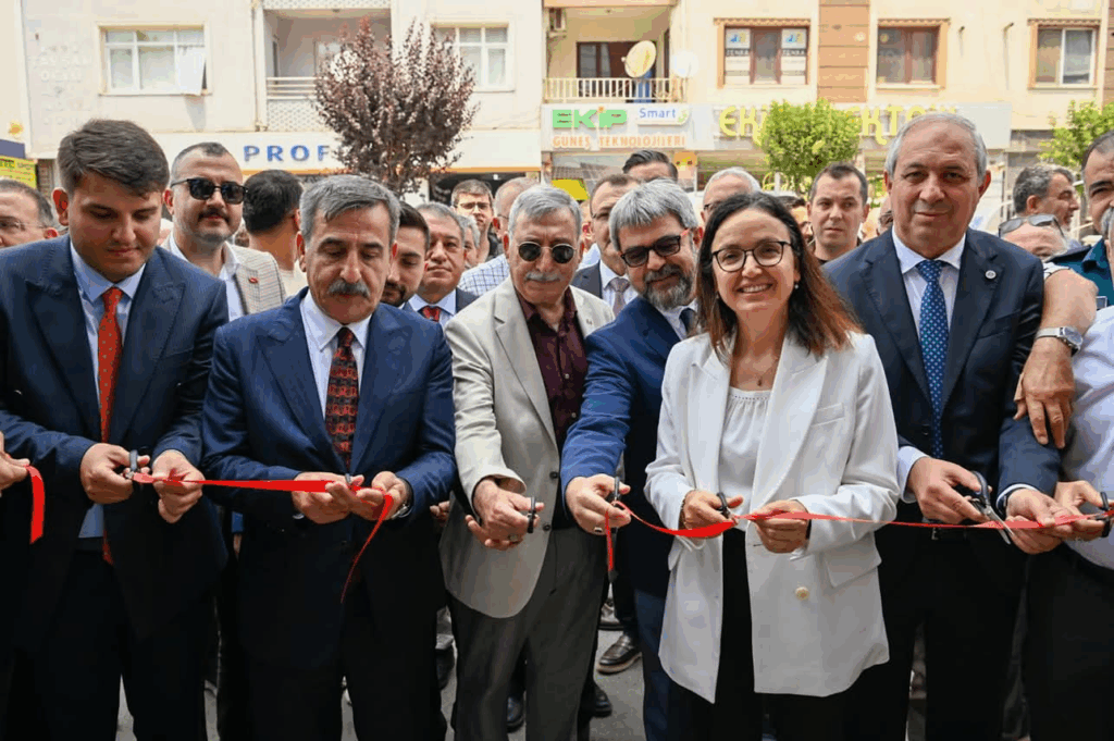 TÜRK SAĞLIK-SEN YALOVA ŞUBESİ YENİ HİZMET BİNASI GÖRKEMLİ BİR TÖRENLE AÇILDI