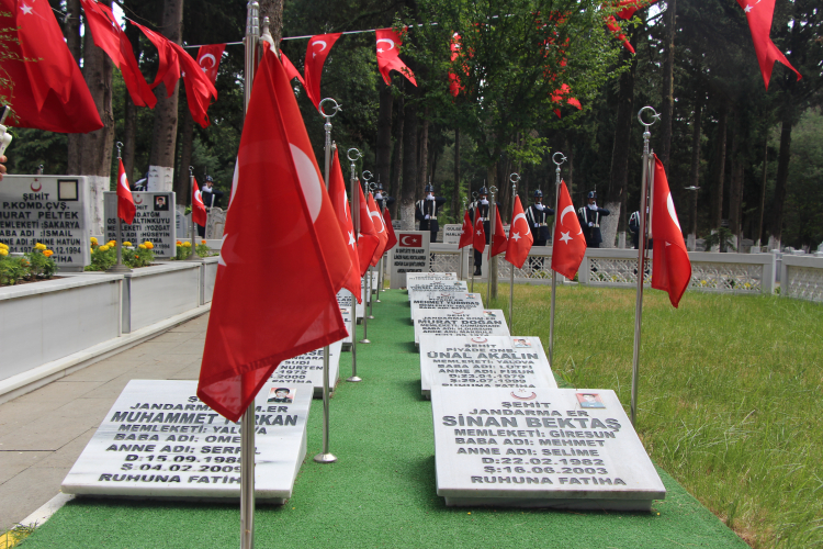 Jandarma’nın 186. Kuruluş Yıldönümünde Yalova’da Şehitlik Ziyareti