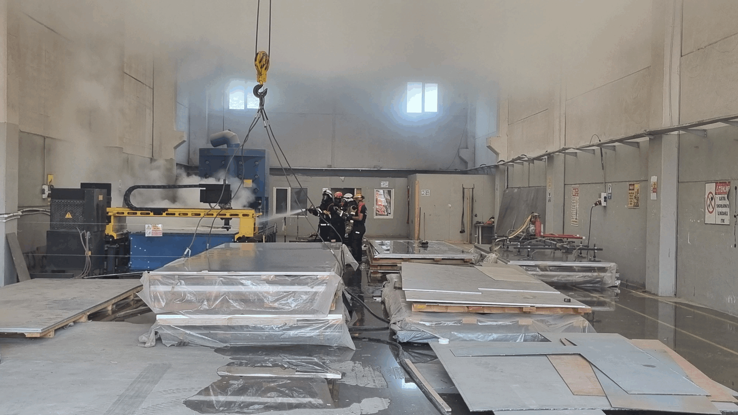 Yalova’da Sanayi Bölgesinde Metal Yangını Paniği: Ekipler Anında Müdahale Etti