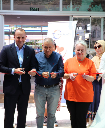 BAŞKAN YELE, ÇİNİ SERGİSİNİN AÇILIŞINI YAPTI