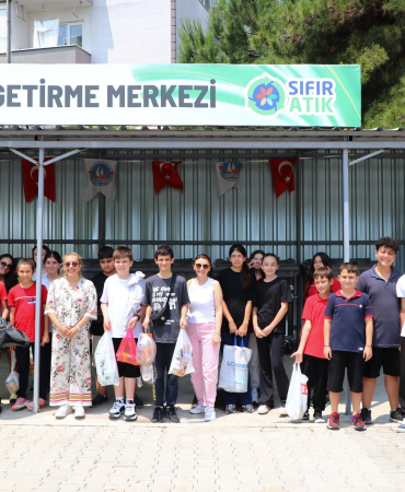 Öğrencilerden Sıfır Atıkla Anlamlı Destek: 35 Litre Atık Yağ Sokak Hayvanlarına Mama Oldu