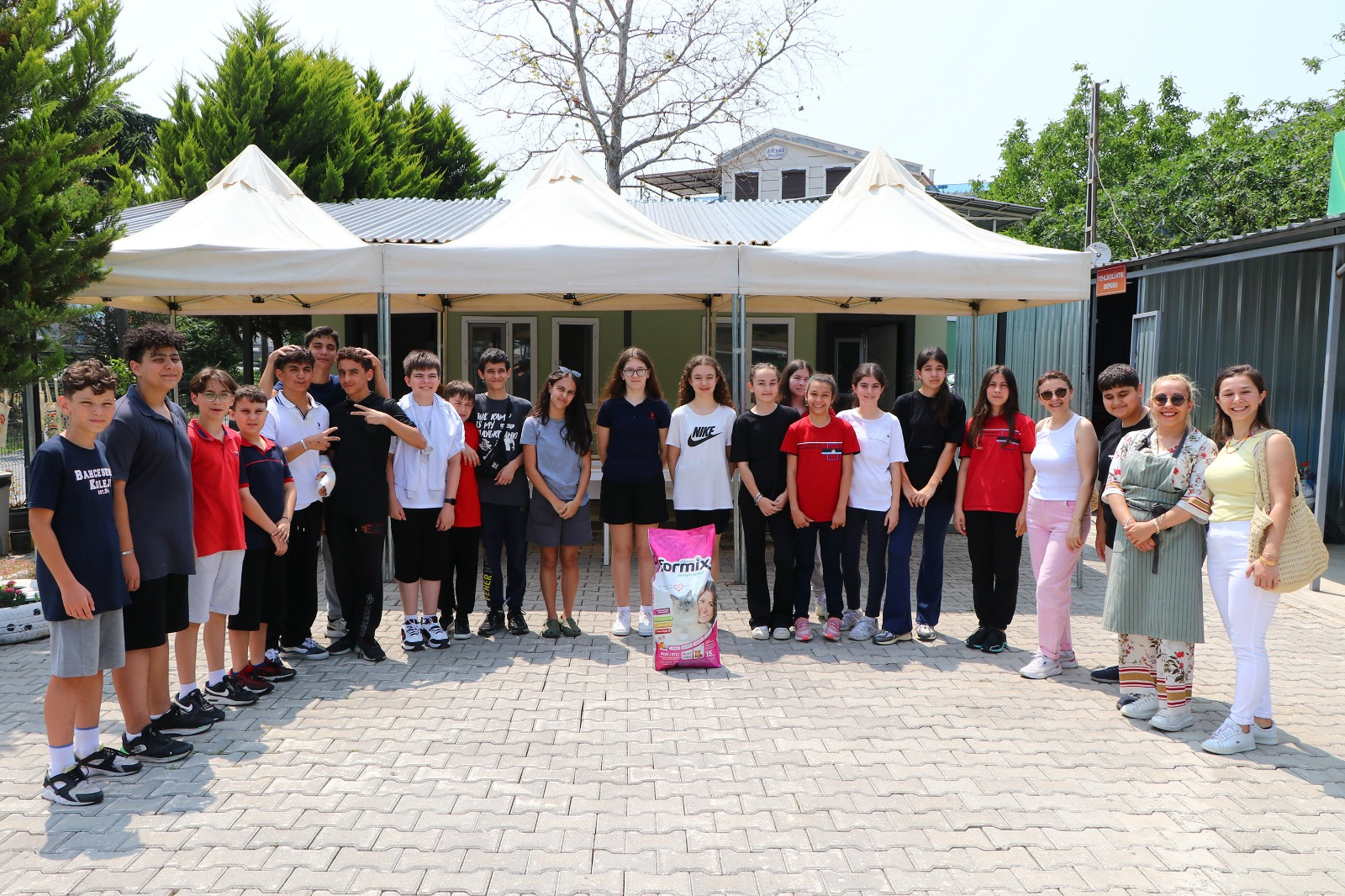 Öğrencilerden Sıfır Atıkla Anlamlı Destek: 35 Litre Atık Yağ Sokak Hayvanlarına Mama Oldu