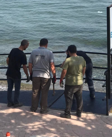 ÇINARCIK BELEDİYESİ’NDEN ENGELSİZ YAŞAMA DESTEK: ENGELSİZ PLAJ HİZMETE AÇILDI