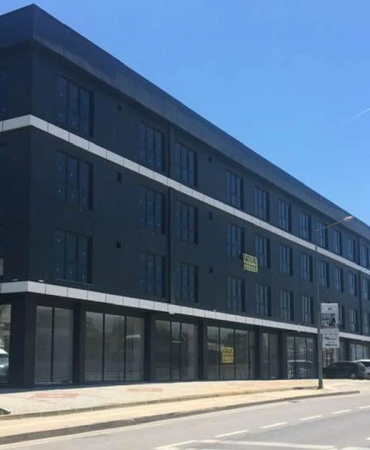 ESNAF SARAYI TARTIŞMASI YALOVA’DA GÜNDEM OLDU: “YAPILAN BİNA NEDEN KULLANILMIYOR?”