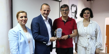 Çiftlikköy’de Edebiyat Rüzgarı: Ahmet Büke Okurlarıyla Buluştu