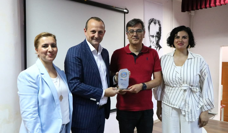 Çiftlikköy’de Edebiyat Rüzgarı: Ahmet Büke Okurlarıyla Buluştu