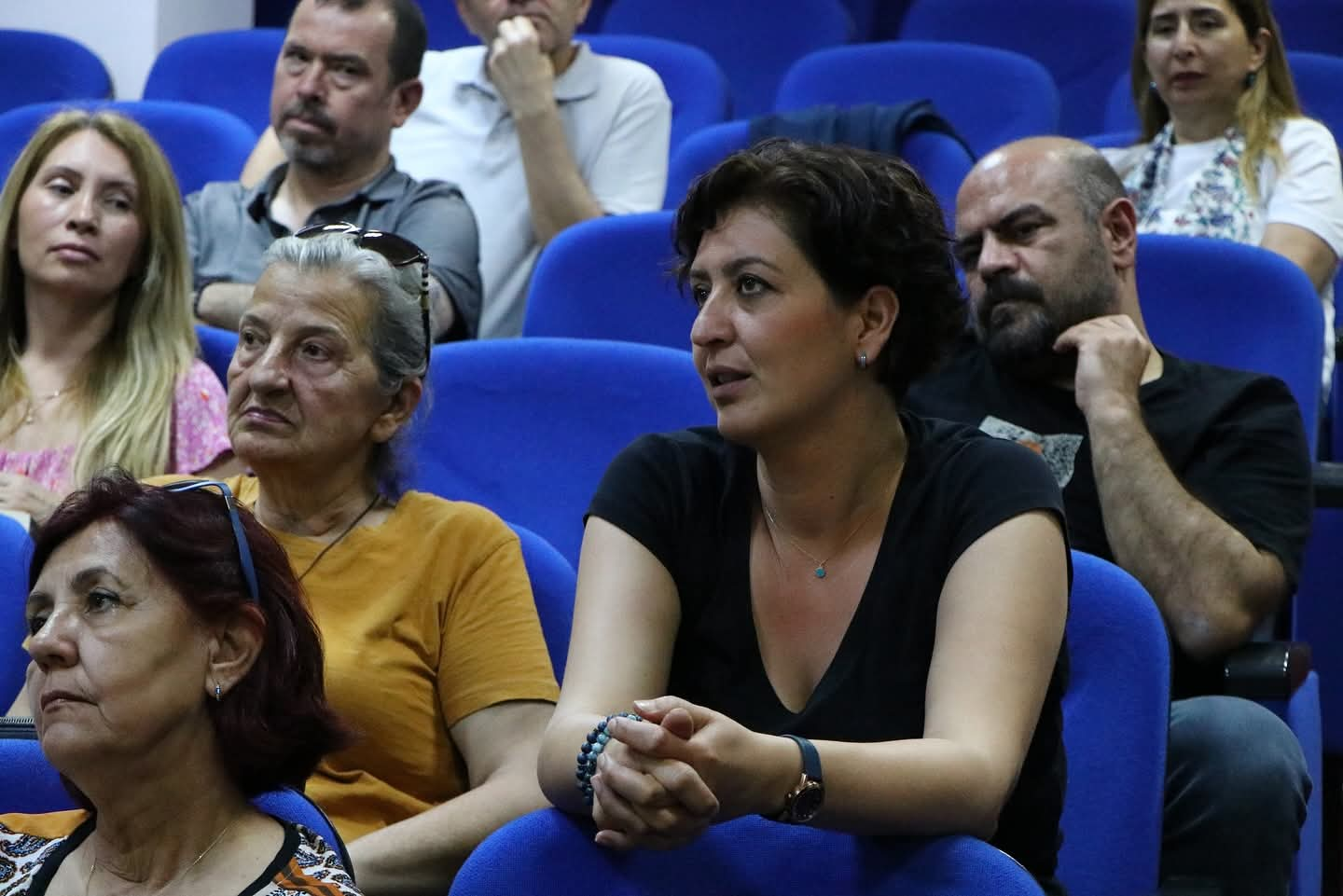 Çiftlikköy’de Edebiyat Rüzgarı: Ahmet Büke Okurlarıyla Buluştu