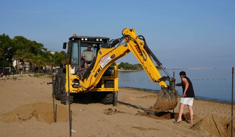 YALOVA’DA YAZ SEZONU HAZIRLIKLARI TAMAMLANDI: AKASYA PLAJI YENİLENEREK HİZMETE AÇILDI