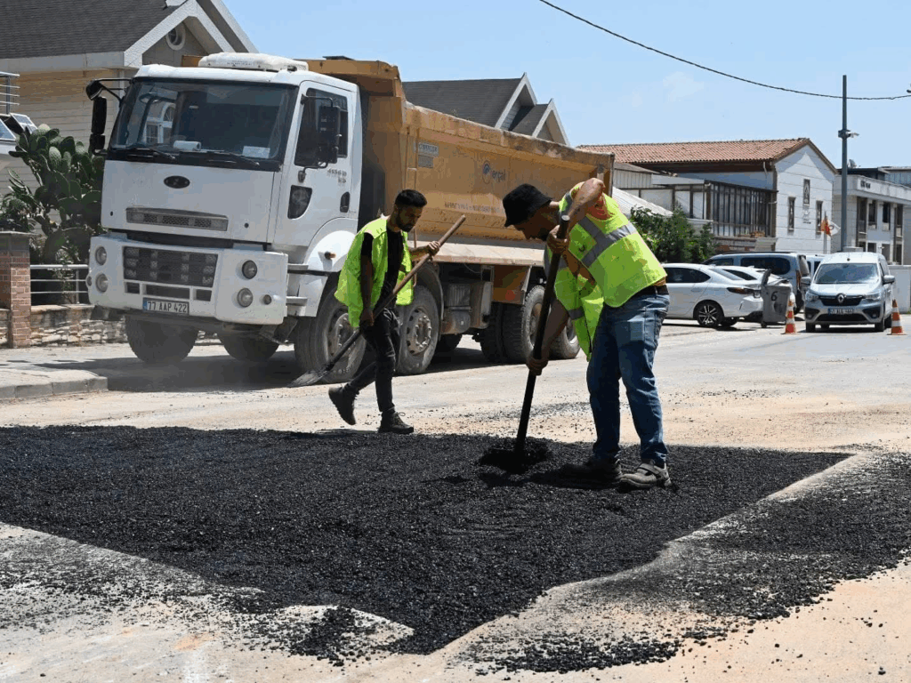 Yalova’da Asfalt Yama Çalışmaları Sürüyor