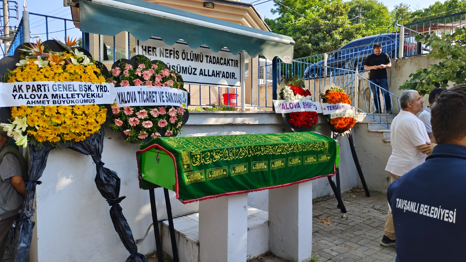 Tavşanlı'nın Eski Belediye Başkanı Kadri Çiçek Son Yolculuğuna Uğurlandı 4 Tavşanlı'nın Eski Belediye Başkanı Kadri Çiçek Son Yolculuğuna Uğurlandı