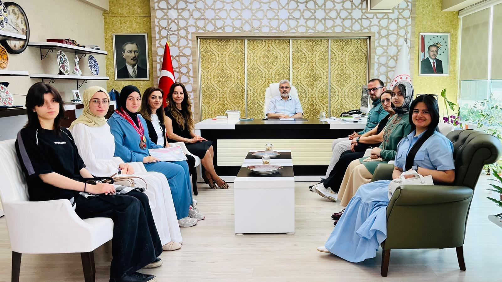 ZEHRA EKSİNOZOĞLU KIZ ANADOLU İMAM HATİP LİSESİ’NDEN TÜRKİYE ÇAPINDA SPORTİF VE SANATSAL BAŞARILAR