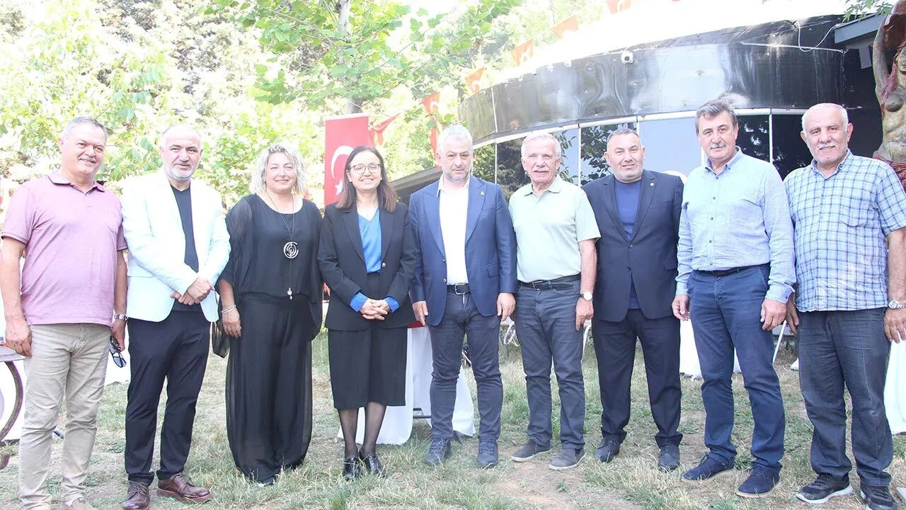 Yalovalı Sanatçı Hakan Evciman’dan 73 Ülkeden Ahşap Sanat Koleksiyonu