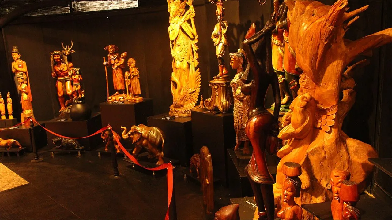 Yalovalı Sanatçı Hakan Evciman’dan 73 Ülkeden Ahşap Sanat Koleksiyonu