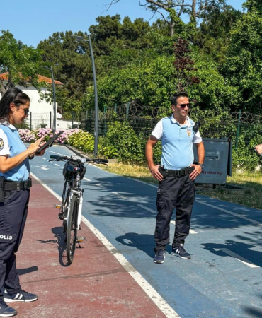 YALOVA'DA BİSİKLETLİ POLİS TİMLERİ SAHİL GÜVENLİĞİNİ ARTIRMAK İÇİN DEVREDE