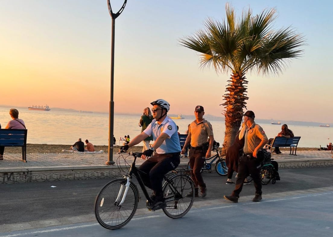 YALOVA'DA BİSİKLETLİ POLİS TİMLERİ SAHİL GÜVENLİĞİNİ ARTIRMAK İÇİN DEVREDE