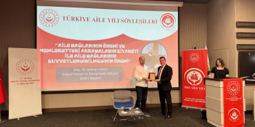 Yalova’da "Türkiye Yüzyılı Aile Söyleşileri" Kapsamında Anlamlı Bir Buluşma Gerçekleştirildi 40 Yalova’da "Türkiye Yüzyılı Aile Söyleşileri" Kapsamında Anlamlı Bir Buluşma Gerçekleştirildi