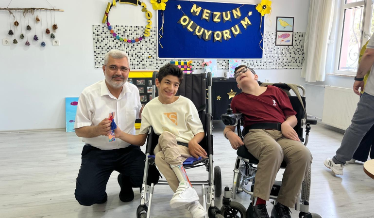 İl Milli Eğitim Müdürü Aytekin Yılmaz’dan Özel Eğitim Okullarına Anlamlı Ziyaret