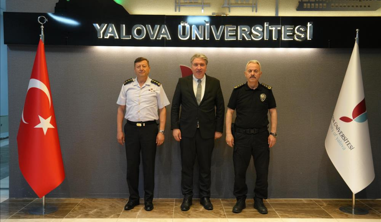 Yalova İl Jandarma Komutanı ve İl Emniyet Müdüründen Rektör Bahçekapılı’ya Ziyaret 6 Yalova İl Jandarma Komutanı ve İl Emniyet Müdüründen Rektör Bahçekapılı’ya Ziyaret