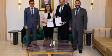 YALOVA’DA ÇEVRE TEMİZLİĞİNE DEV ADIM: ARMUTLU’YA HİBE KATI ATIK TOPLAMA ARACI TESLİM EDİLDİ 7 YALOVA’DA ÇEVRE TEMİZLİĞİNE DEV ADIM: ARMUTLU’YA HİBE KATI ATIK TOPLAMA ARACI TESLİM EDİLDİ