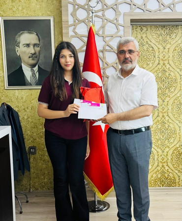 Yalovalı Öğrenciden Türkiye Birinciliği Gururu "Oku-Yorum, Yazı-Yorum" Projesinde Büyük Başarı