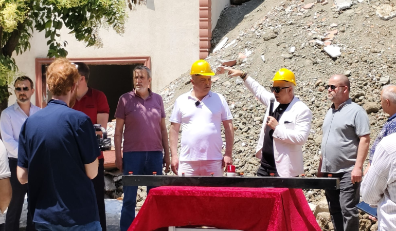 YALOVA’DA KENTSEL DÖNÜŞÜMDE ÖNEMLİ ADIM: HARBİŞ BLOKLARINDA YIKIM BAŞLADI