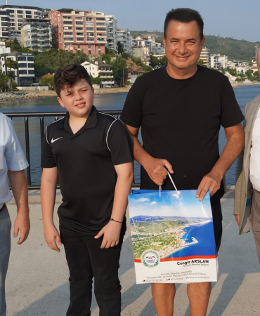 ACUN ILICALI’DAN ARMUTLU’YA ZİYARET