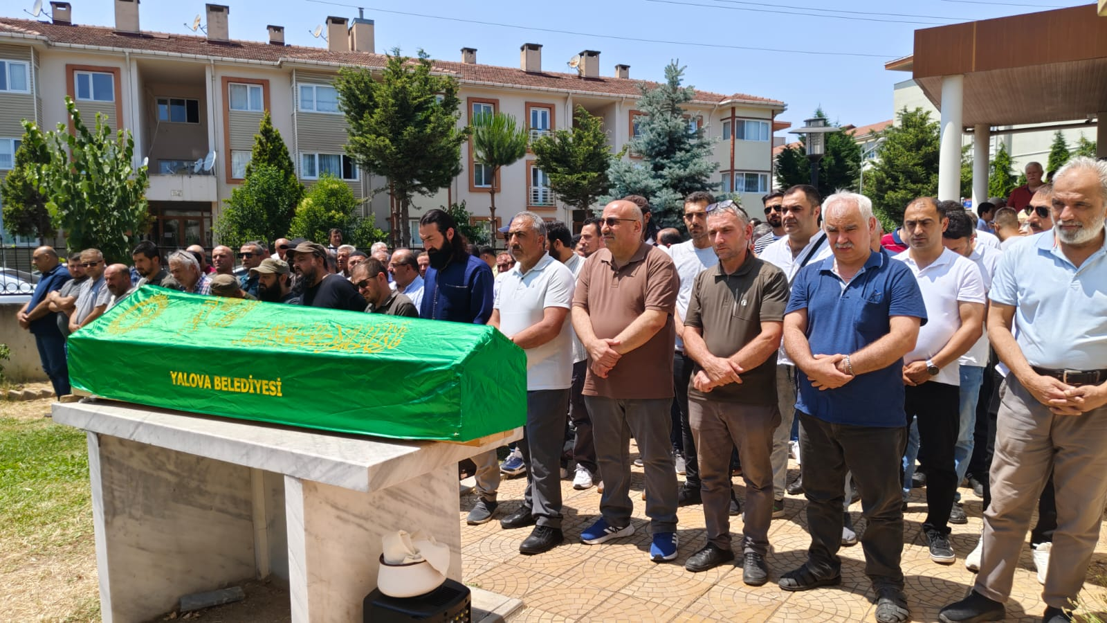Yalova’nın Sevilen İsmi Münir Koçan’a Son Görev 4 Yalova’nın Sevilen İsmi Münir Koçan’a Son Görev