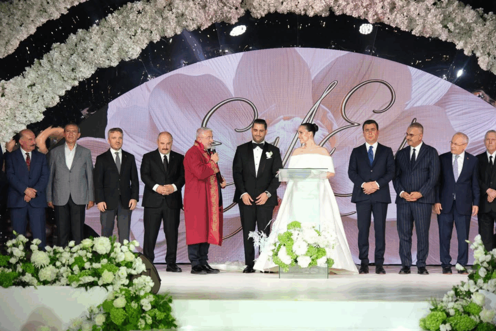 Sinan Engin’in Kızı Elif Engin ile Ahmet Emin Ahlatcı’nın Düğününe Ünlüler Akın Etti