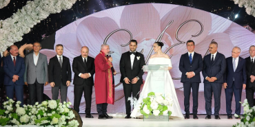 Sinan Engin’in Kızı Elif Engin ile Ahmet Emin Ahlatcı’nın Düğününe Ünlüler Akın Etti 7 Sinan Engin’in Kızı Elif Engin ile Ahmet Emin Ahlatcı’nın Düğününe Ünlüler Akın Etti
