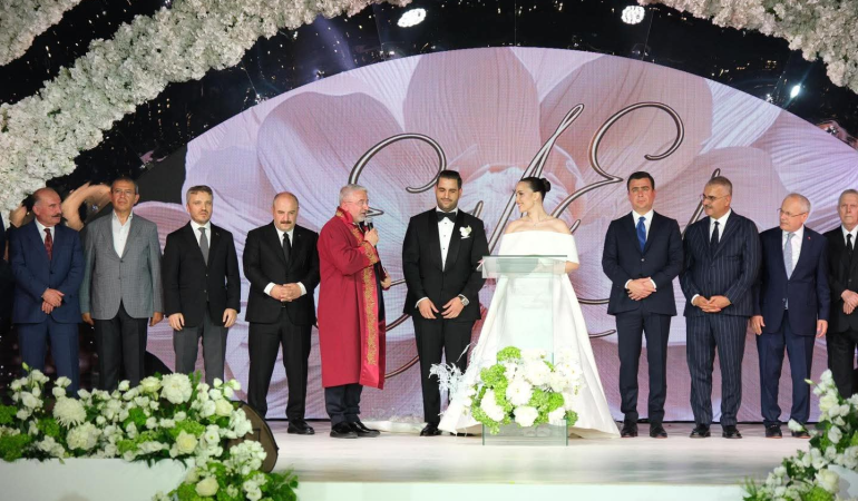 Sinan Engin’in Kızı Elif Engin ile Ahmet Emin Ahlatcı’nın Düğününe Ünlüler Akın Etti