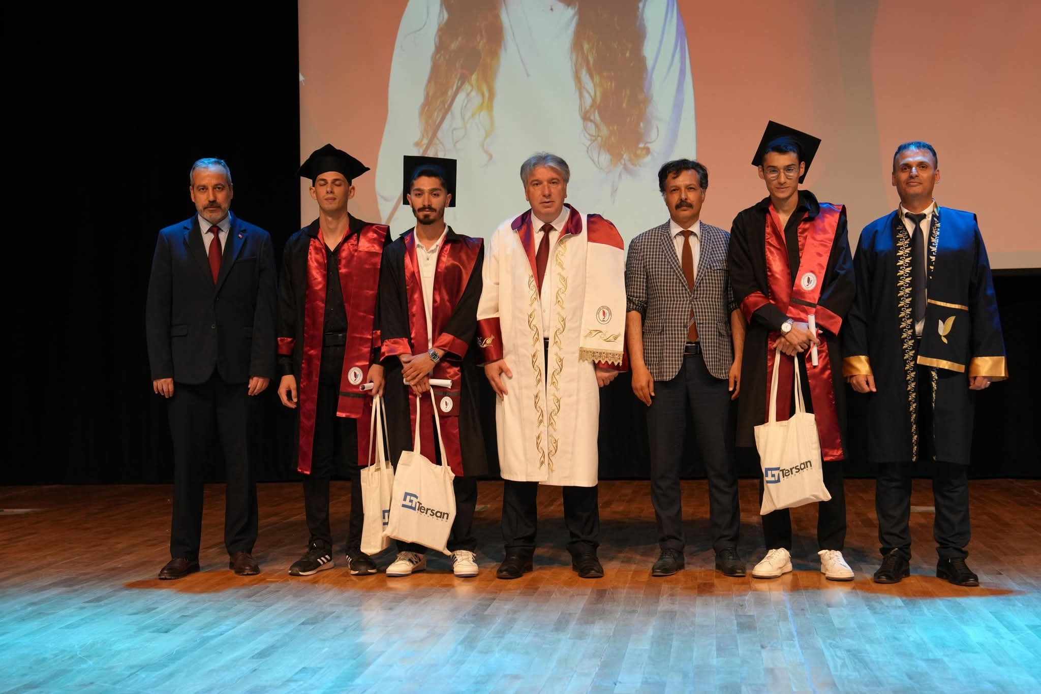 Altınova MYO’da Mezuniyet Coşkusu