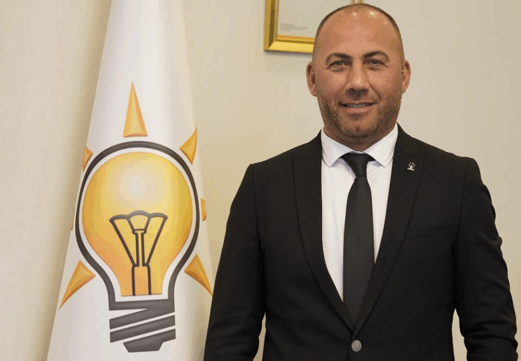 Çınarcık’ta “Şov Var, Hizmet Yok” Tartışması: AK Parti’den Belediye Yönetimine Sert Eleştiriler